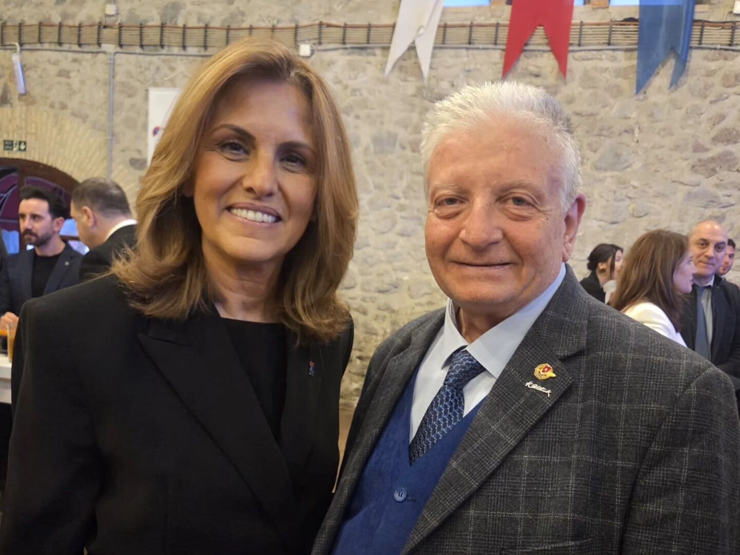 656204543 3351760754983330 1821336363546296553 N