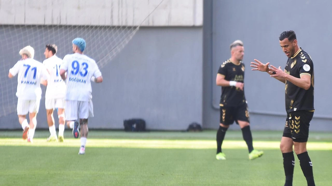 Altay Sahasinda Dagildi Lider Kutahyaspordan 4 Gollu Galibiyet