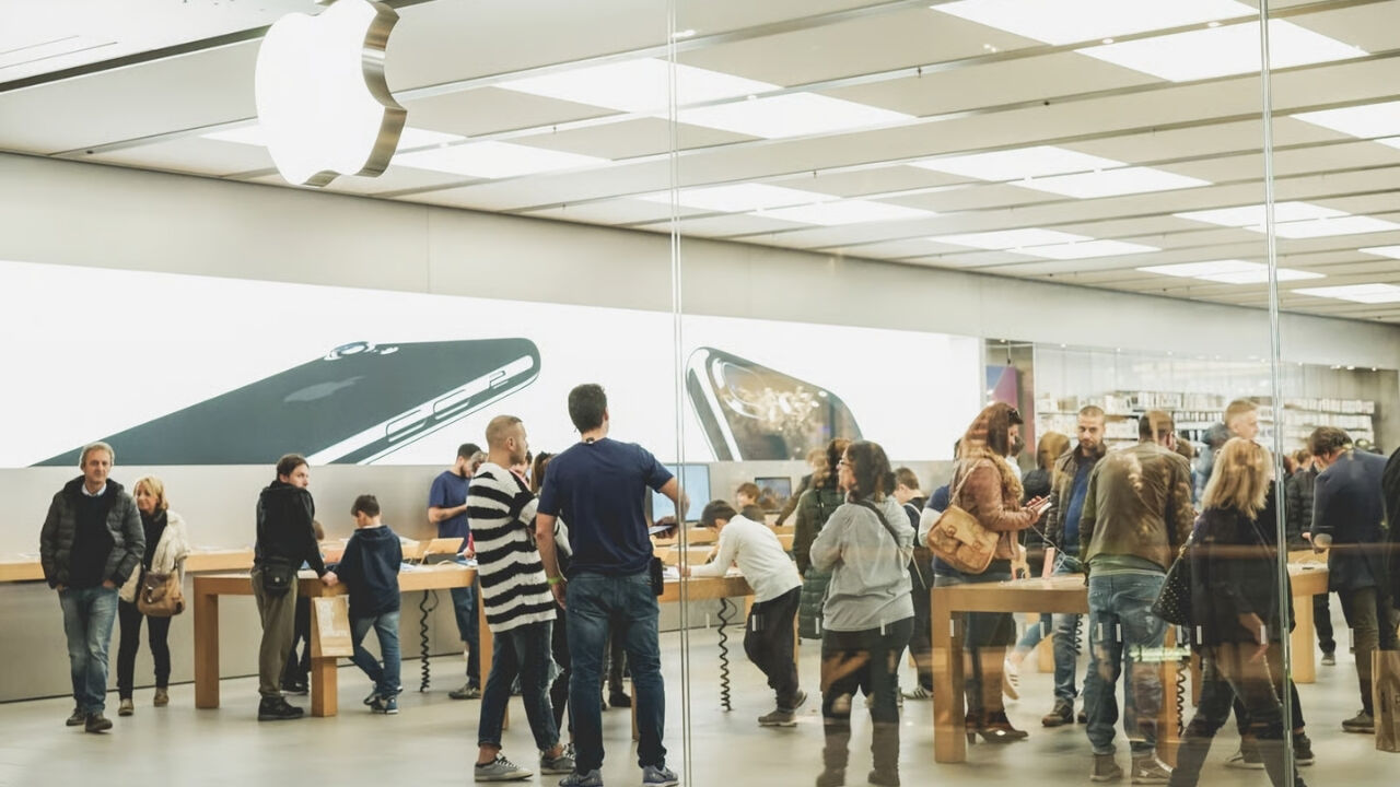 Apple Mağza Kalabalık