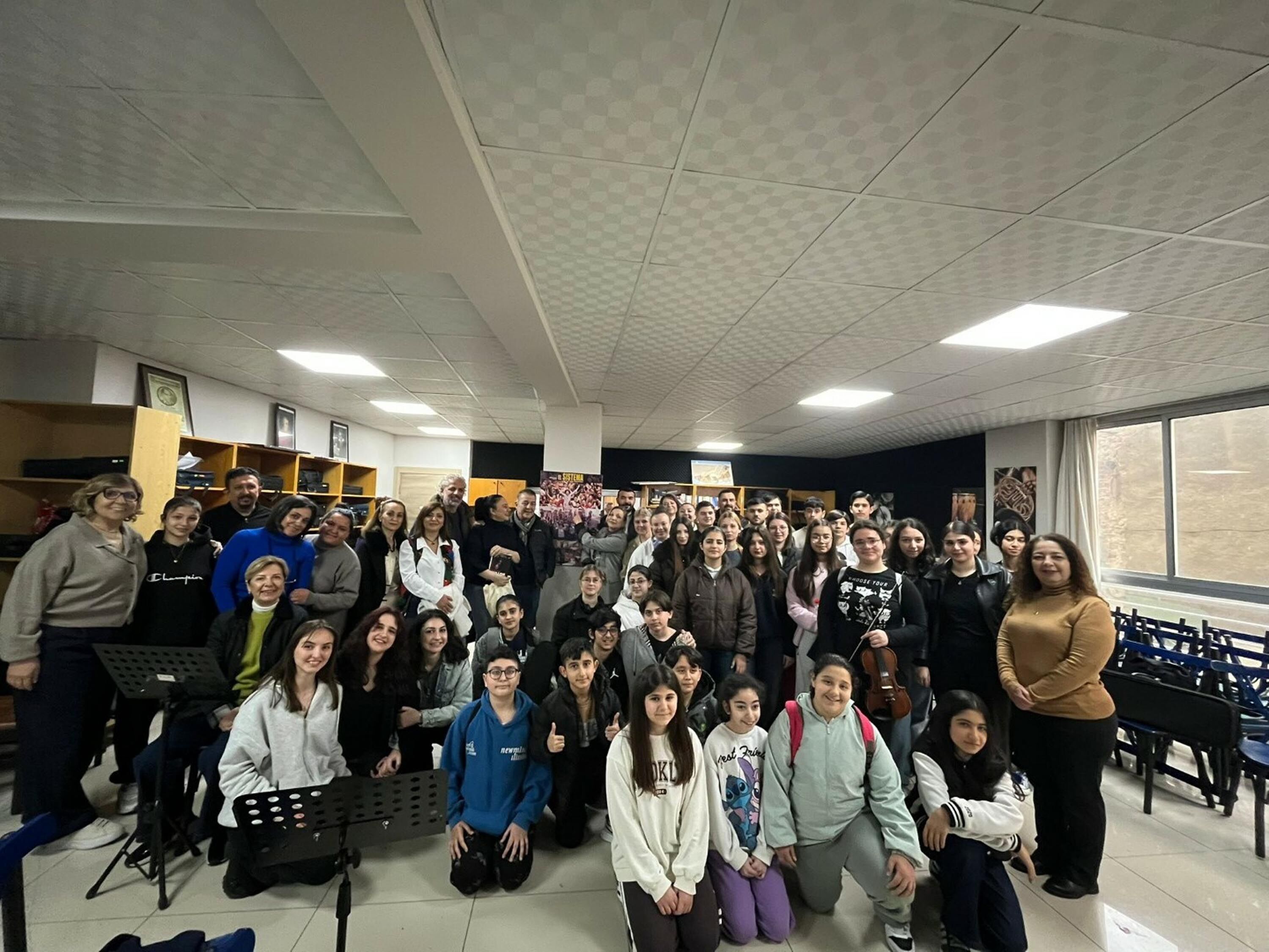 B A R I S C O C U K O R K E S T R A S I 11 I N C I Y I L I N D A 1235466 367400