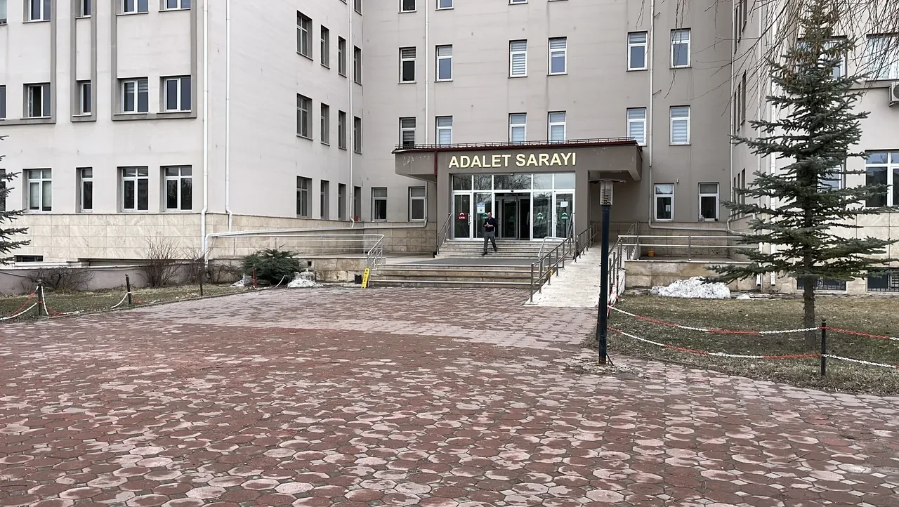 Babasini Ve Abisini Oldurmustu 15 Yasindaki Cocuk Tutuklandi 3288512 202603162007 1