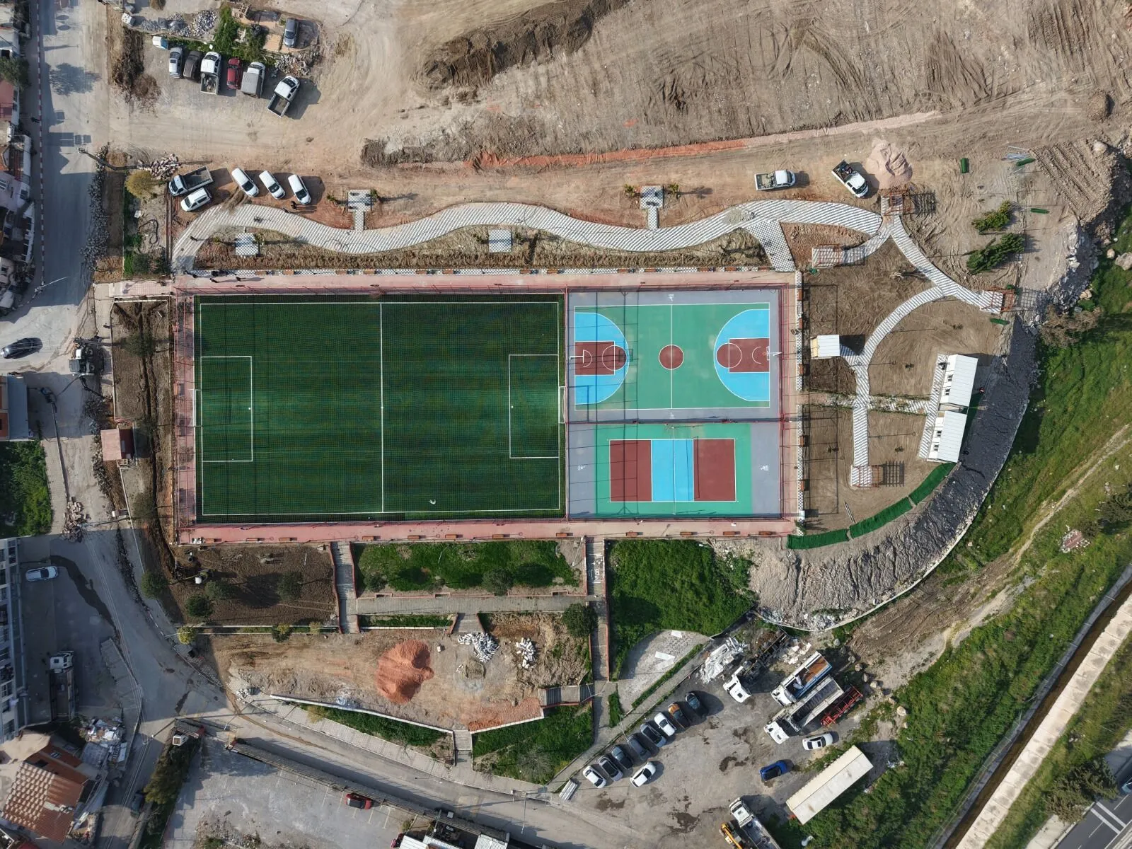 Bayraklida Ferdi Zeyrek Spor Kompleksinde Calismalar Sona Yaklasti 7