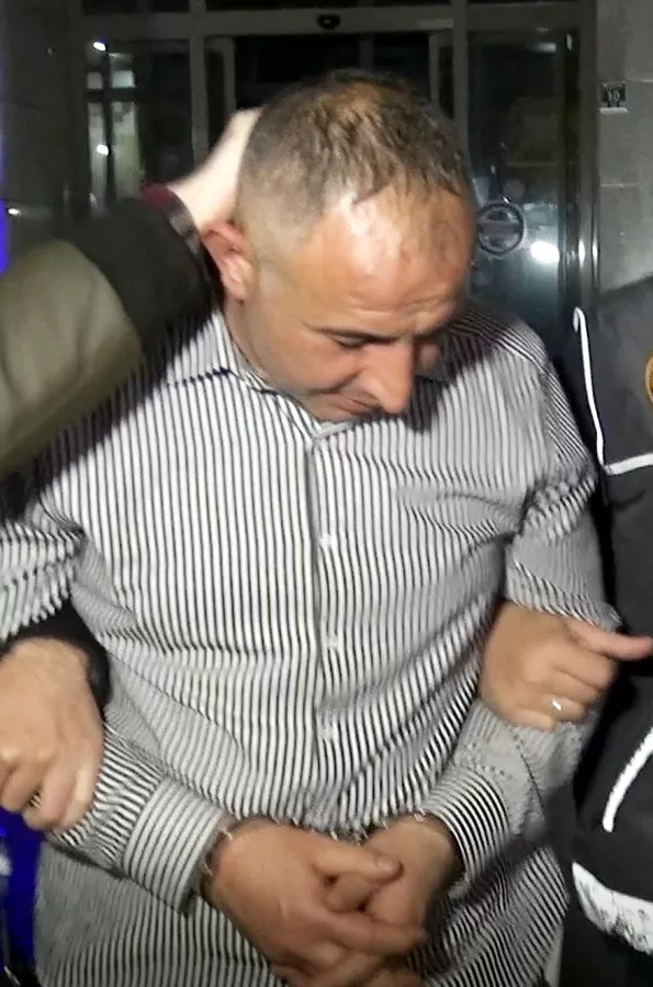 Cezaevinden Bayram Iznine Cikti Kuzenin 1223762 363859 69Bedd5D01304