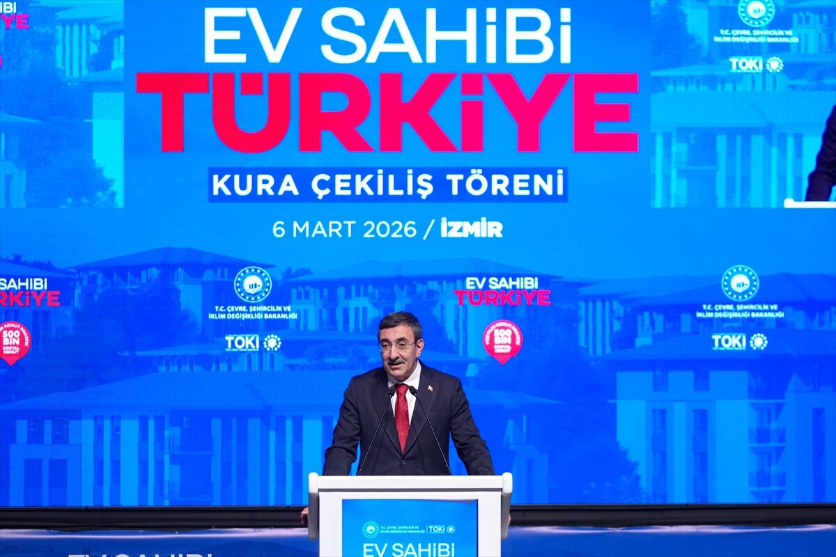 Cumhurbaskani Yardimcisi Yilmaz Ev Sahibi Turkiye Izmir Kura Cekilis Toreninde Konustu 3289310767A8