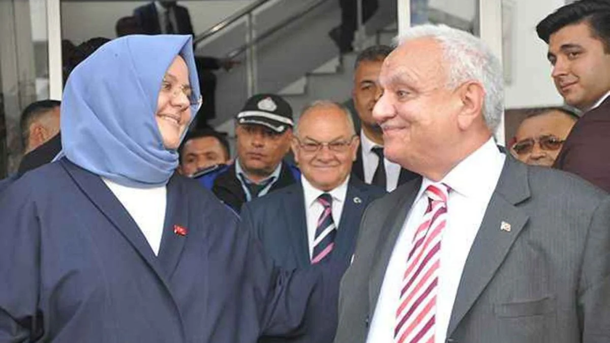 Eski Bakanin Cocuklarina 3Er Koltuk 3Er Maas