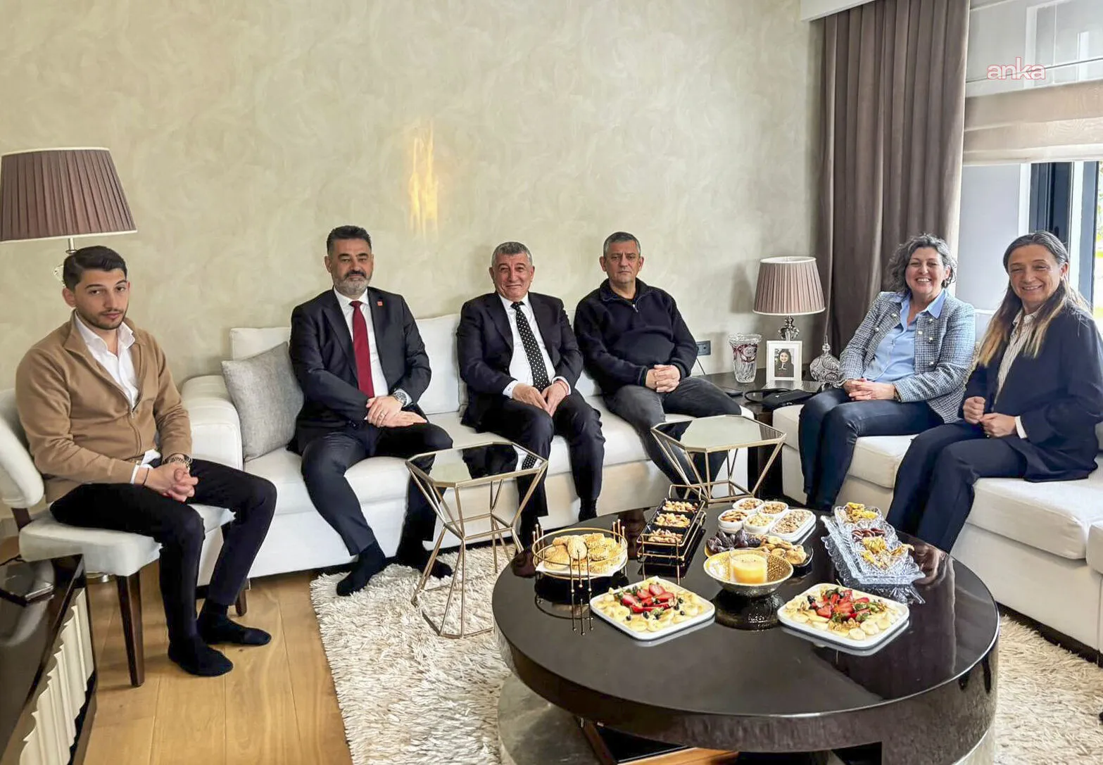 F0160Bcd 8B77 415C A2A8 6364D5B0D40D W