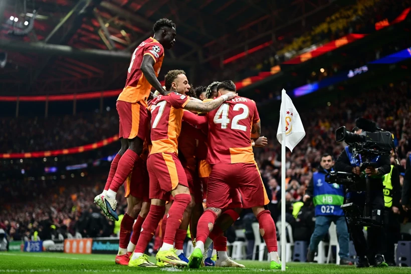 Galatasaray Liverpoolu Yine Devir Cusj