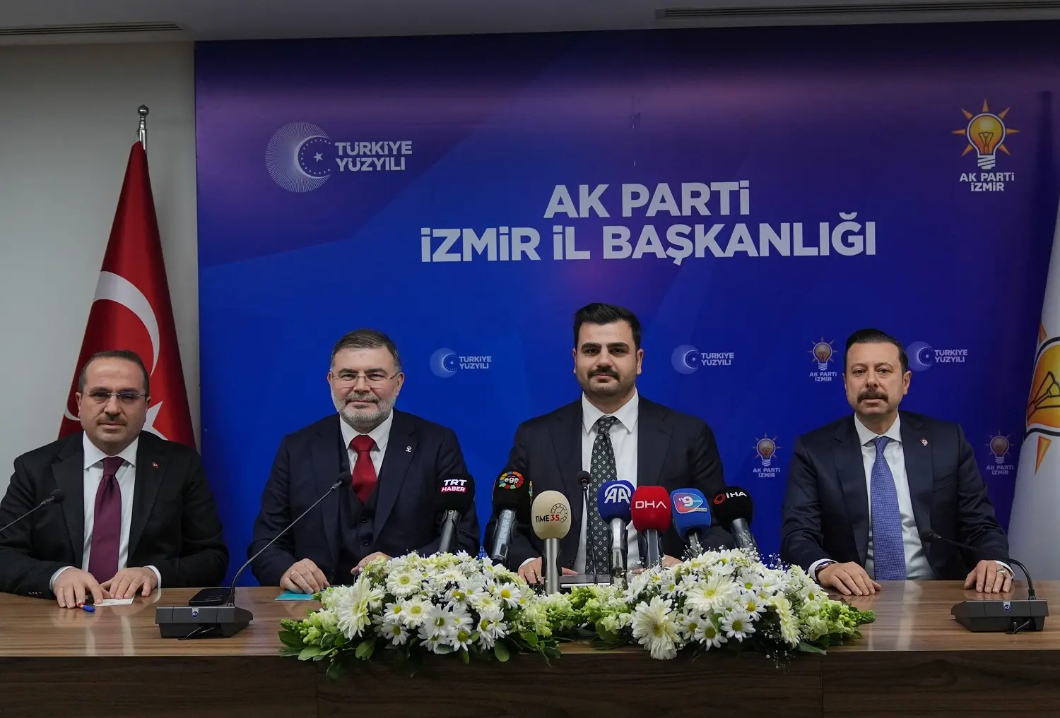 Genel Sekreteri Inan Izmirde Konustu