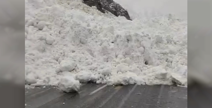 Hakk Ri Cukurca Kara Yoluna Cig Dustu Suruculer Yolda Kaldi N 1773585059