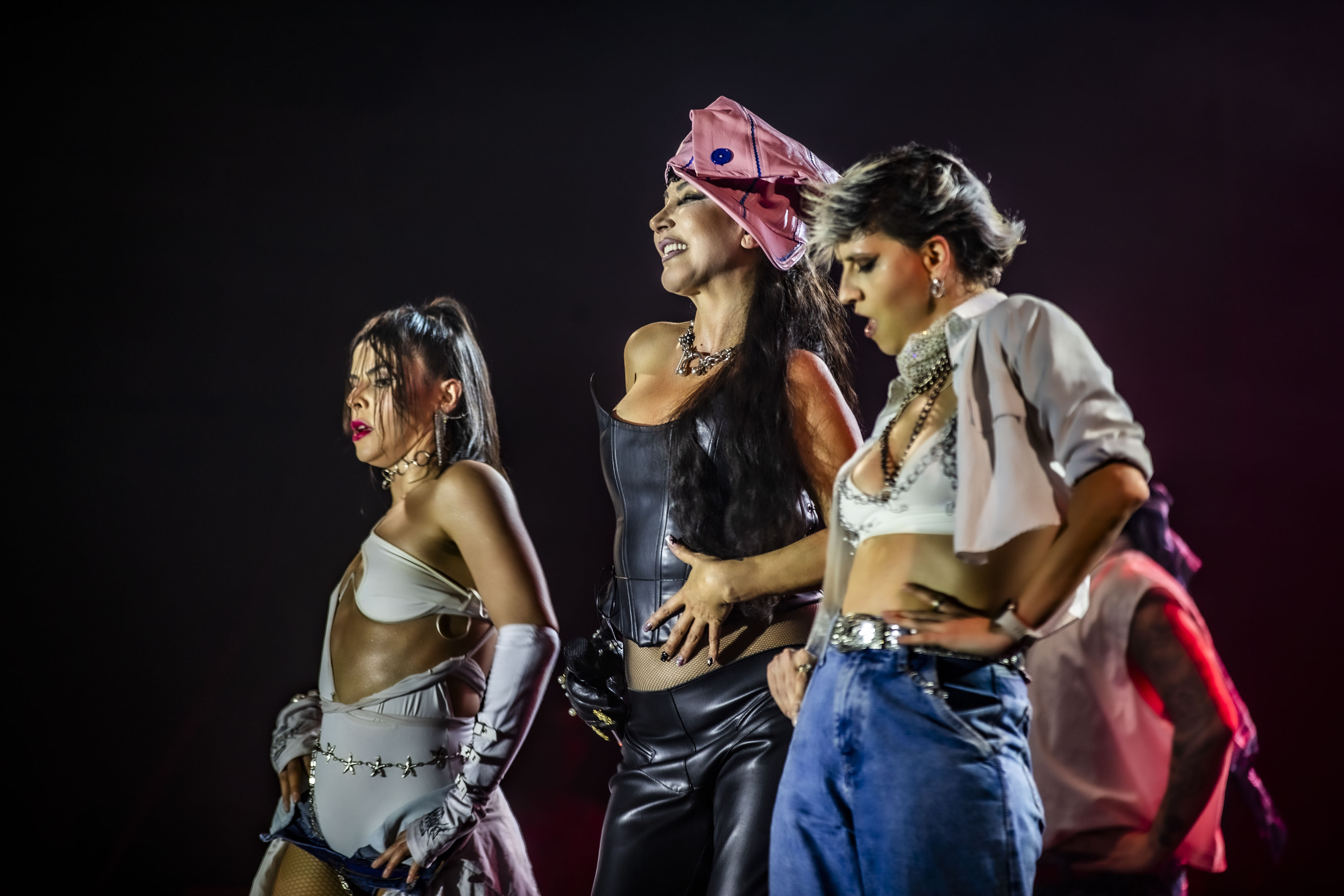 Hande Yener Izmir 9 Eylul Gazetesi 3