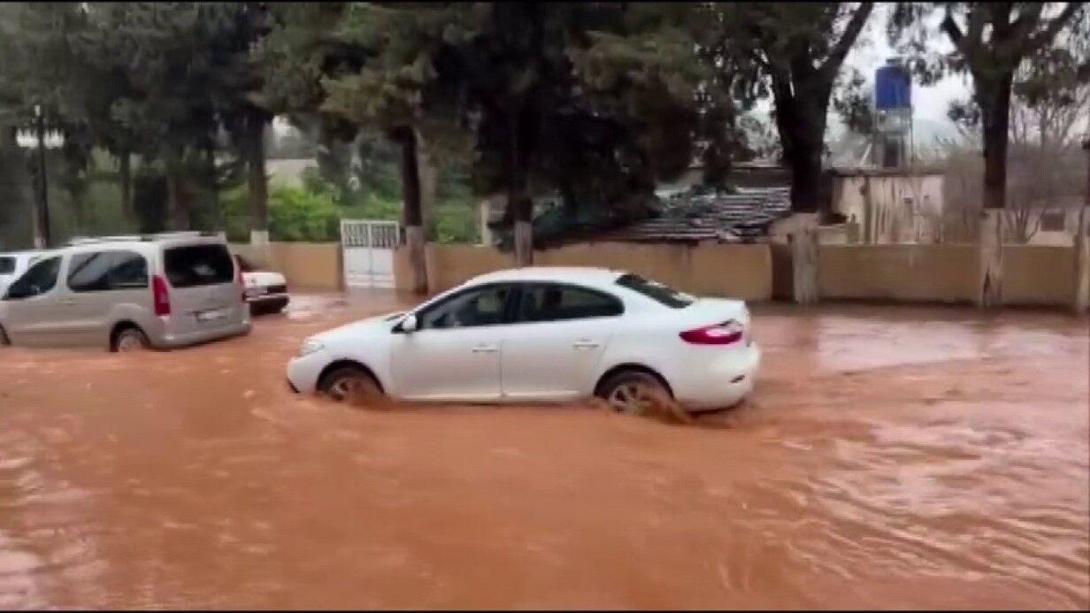 Hatayda Saganak Yagislar Hayati Olumsuz Etkiledi Poster