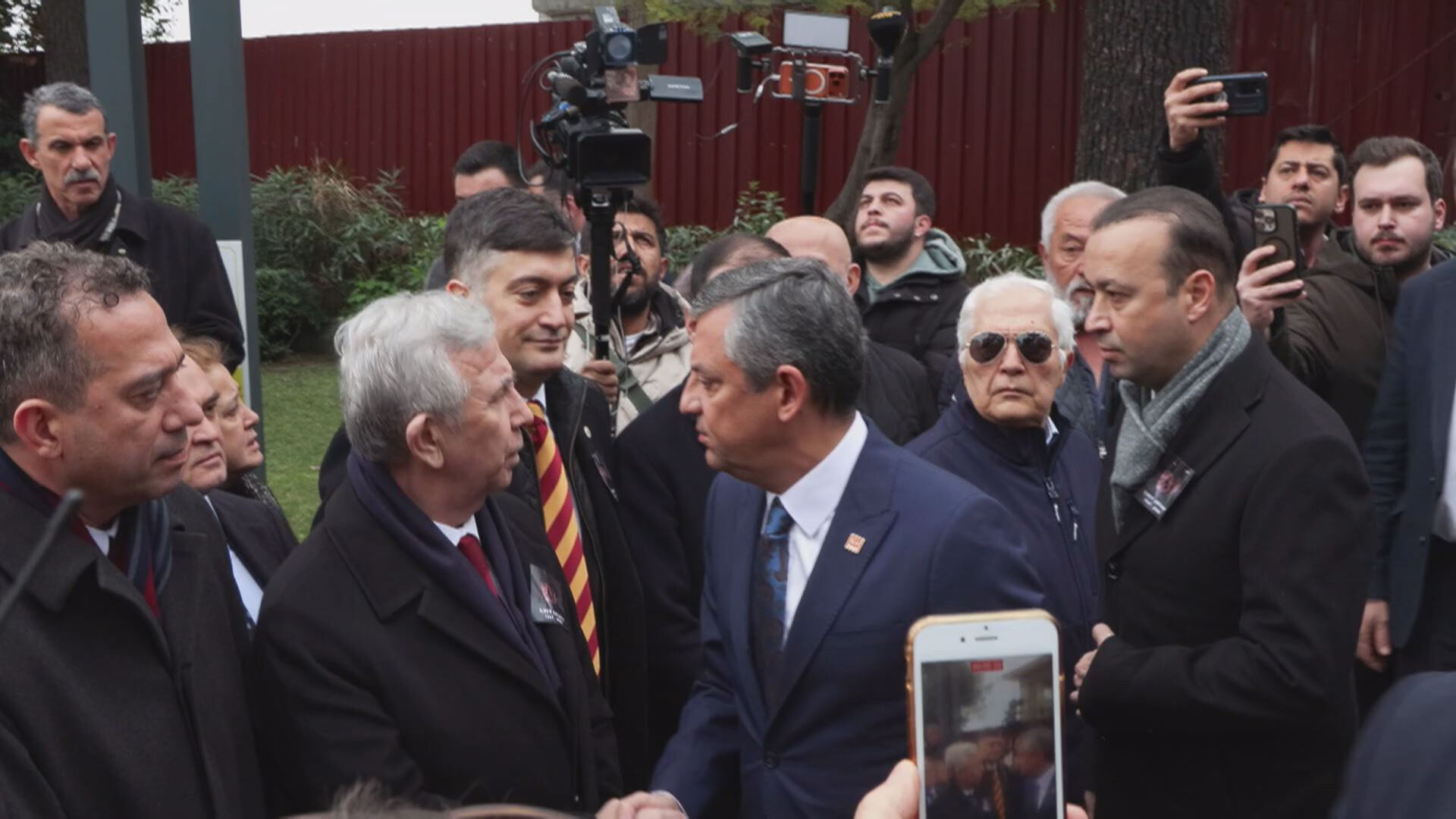 I S T A N B U L I L B E R O R T A Y L I I C I N G A L A T A S A R A 1214918 361228