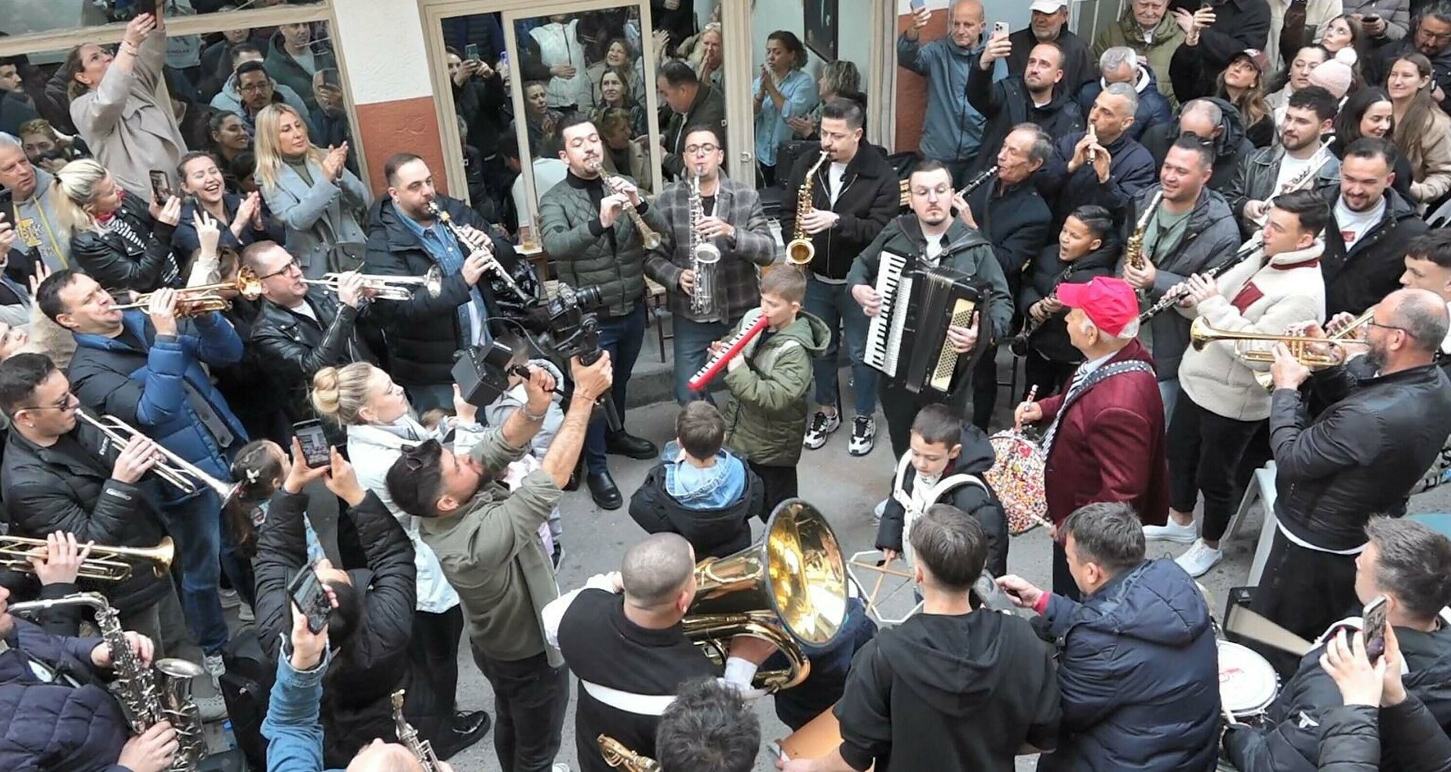 I Z M I R D E A R I F E C A L G I S I G E L E N E G I I L E B A 1222458 363477