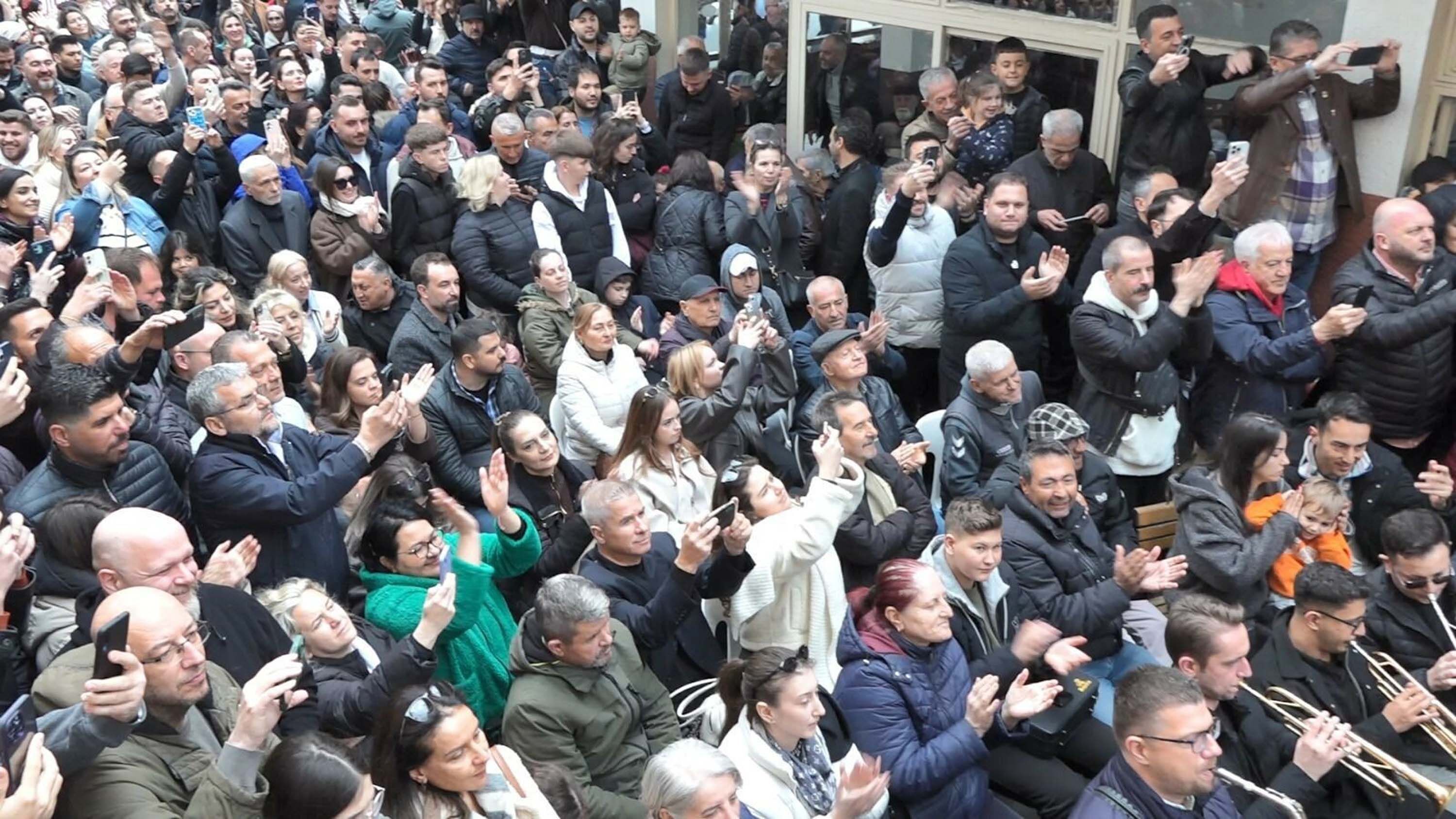 I Z M I R D E A R I F E C A L G I S I G E L E N E G I I L E B A 1222463 363477