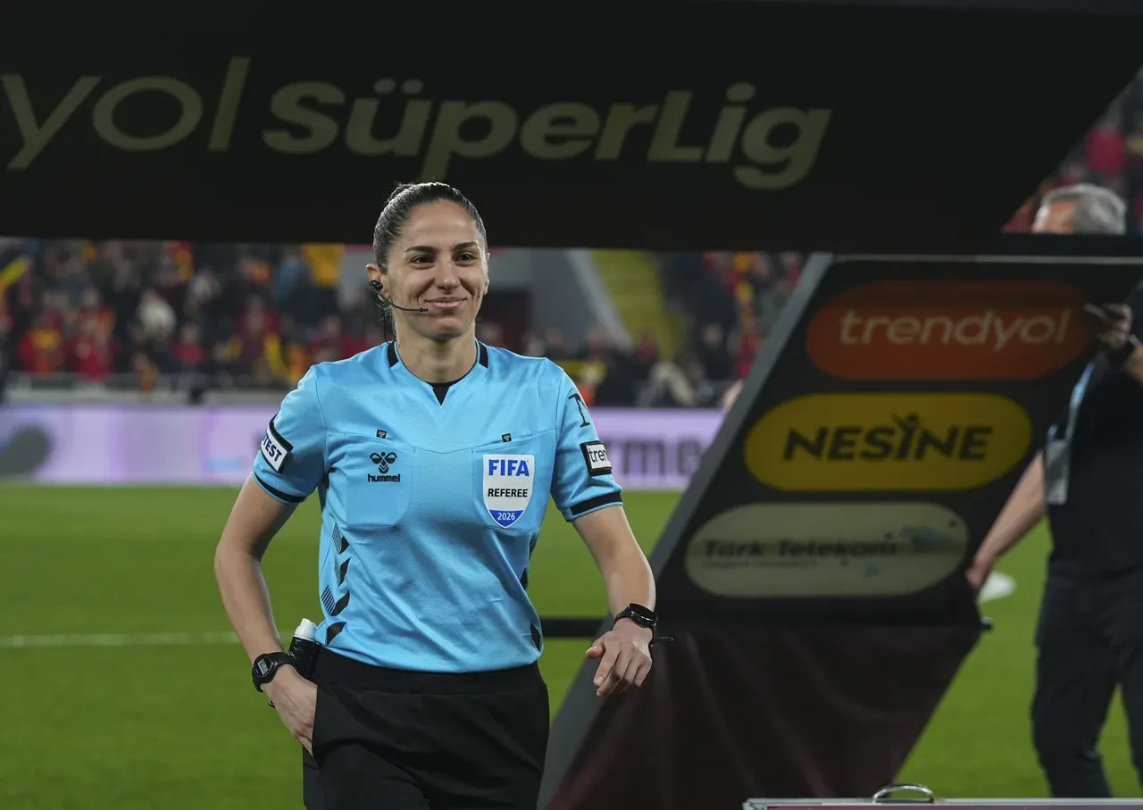 Kadin Hakem Asen Albayrakin Var Konusmalari Gundem Oldu Goztepe Alanyaspor Macinda Ka 3288624 202603171148 4