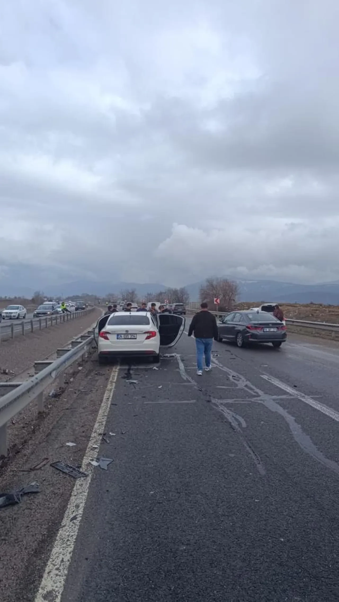 Kemikli Rampalarinda Facia Hareket Eden Aracini Durdurmak Isterken Canindan Oldu 3289726 202603222108 2