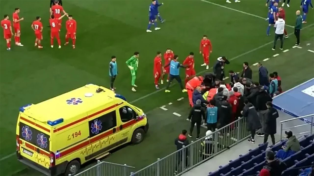 Mac Sirasinda Rahatsizlanan Egemen Korkmaz Hastaneye Kaldirildi M12X Cover