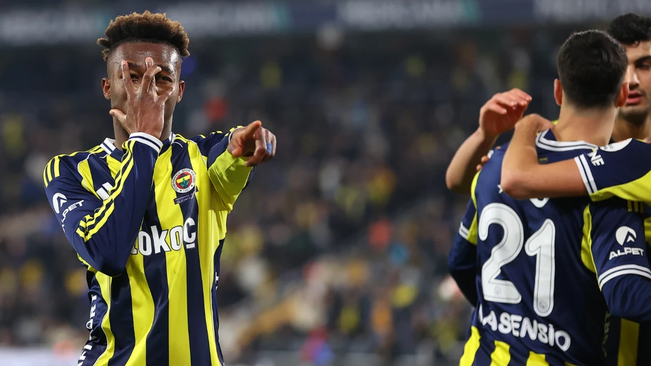 Neneden Fenerbahceye Kalp Masaji Kadikoyde Farkli Zafer Mzaq