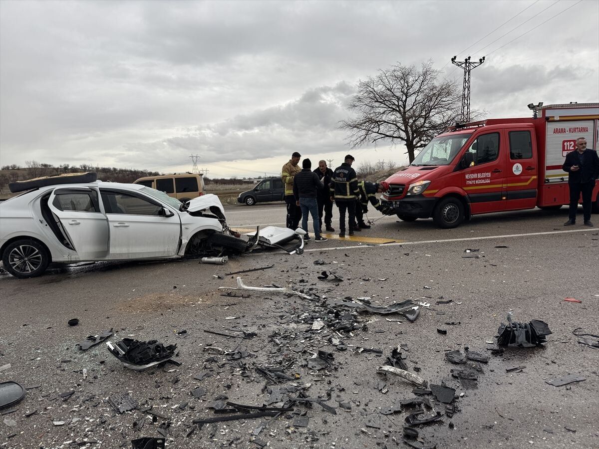 Nevsehir De Uc Aracin Karistigi Kazada 2 Kisi 19672764 Amp