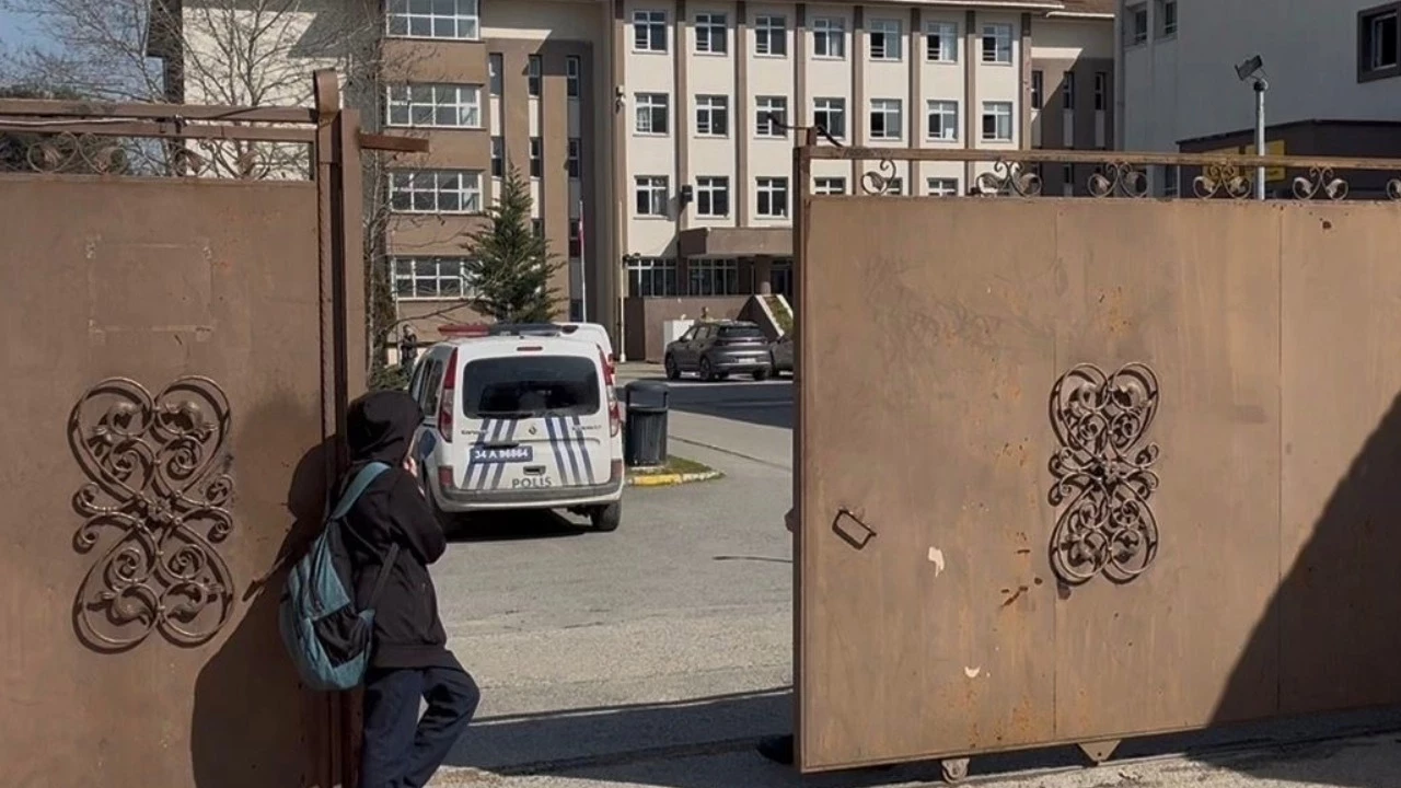 Ogrenci Ogretmenini Oldurdu Z56W