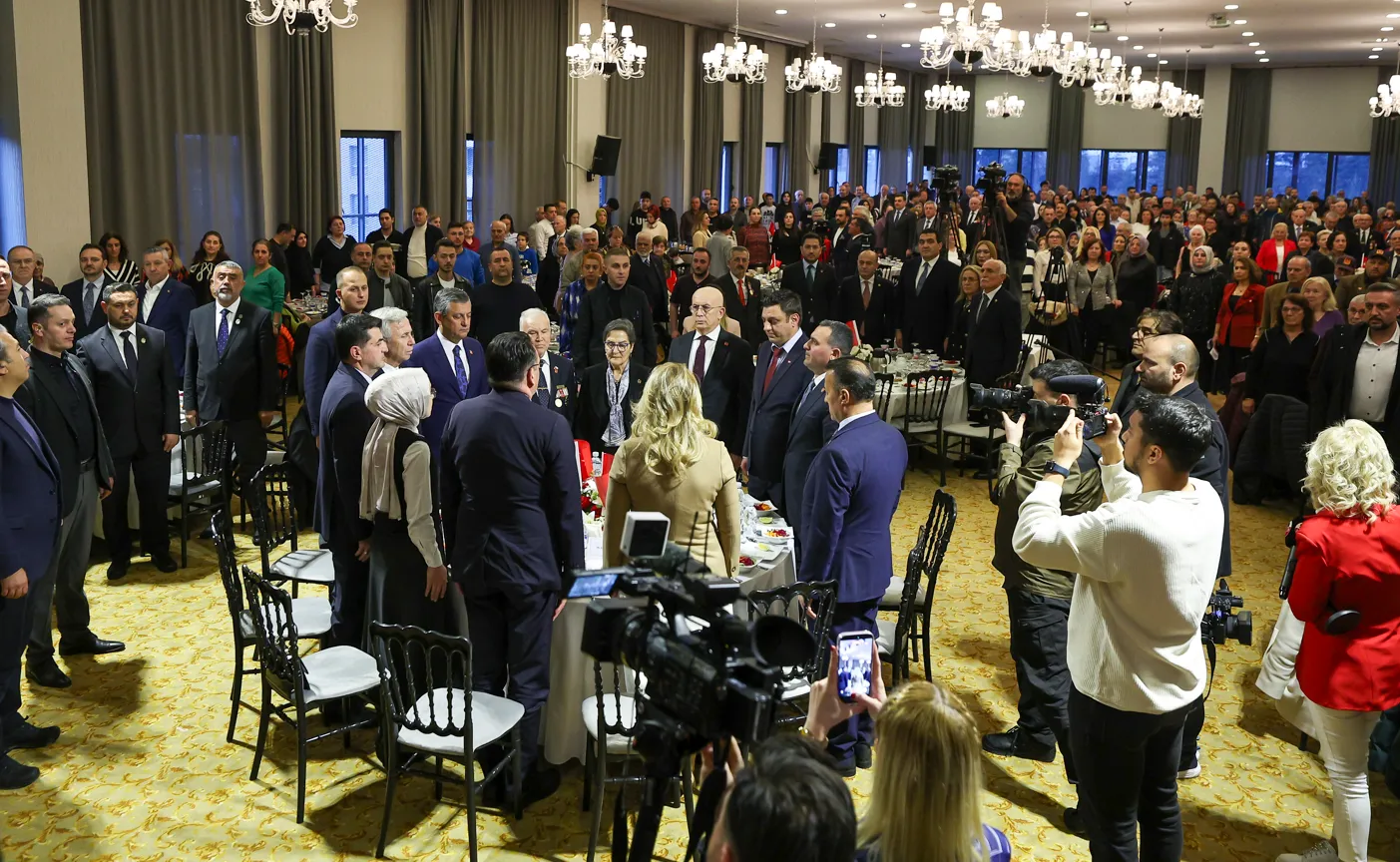 Ozel Sehit Aileleri Ve Gazilerle Bir Araya Geldi Sorunlari Cozmek Icin Seref Sozu Verdi 3-1