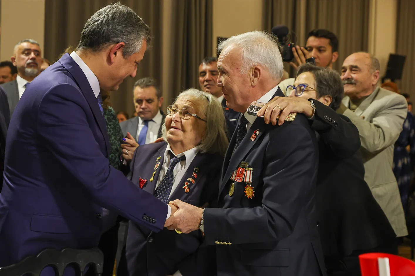 Ozel Sehit Aileleri Ve Gazilerle Bir Araya Geldi Sorunlari Cozmek Icin Seref Sozu Verdi 6