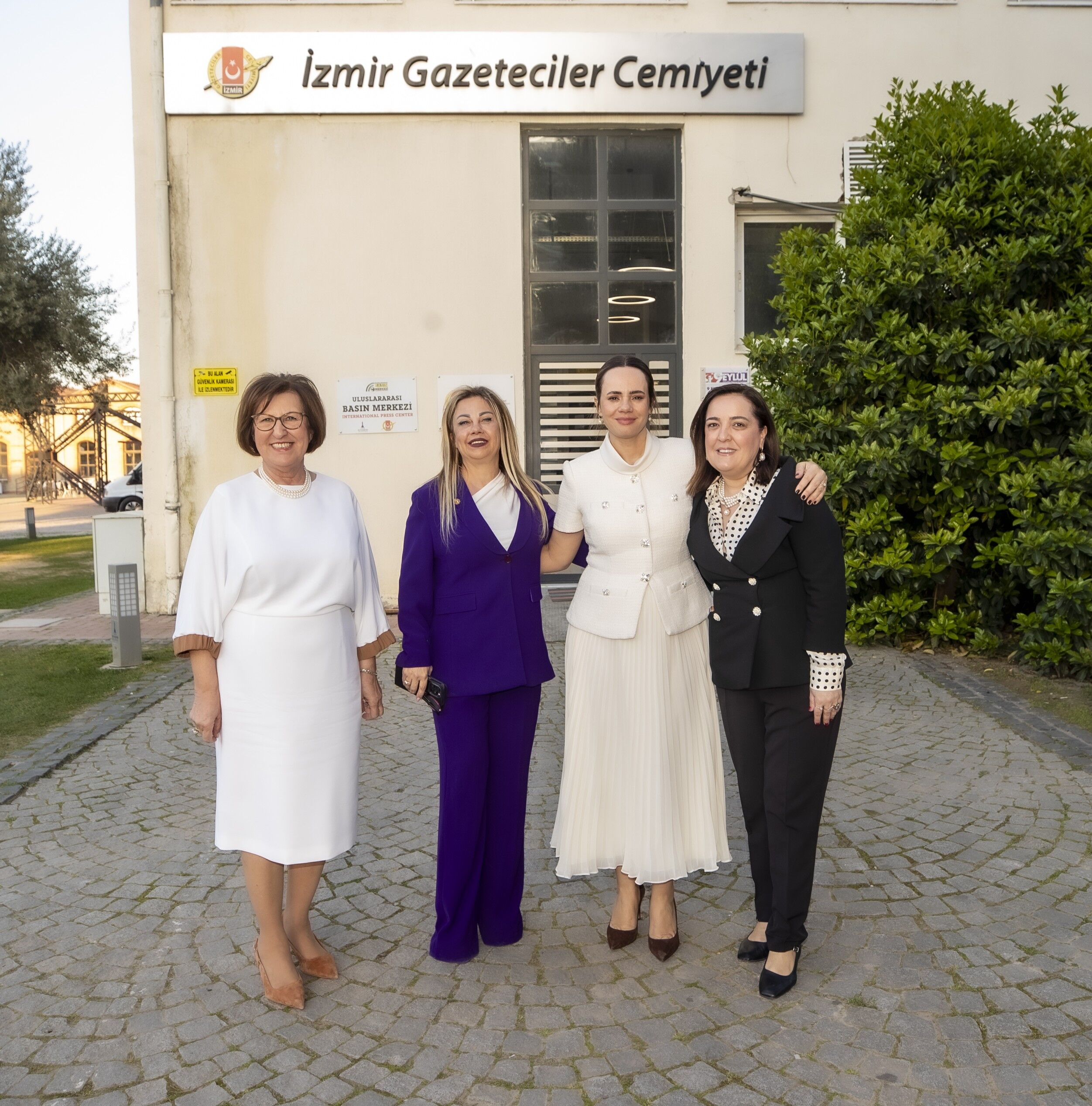 Şi̇ddete Karşi Güçlü İş Bi̇rli̇ği̇ (1)