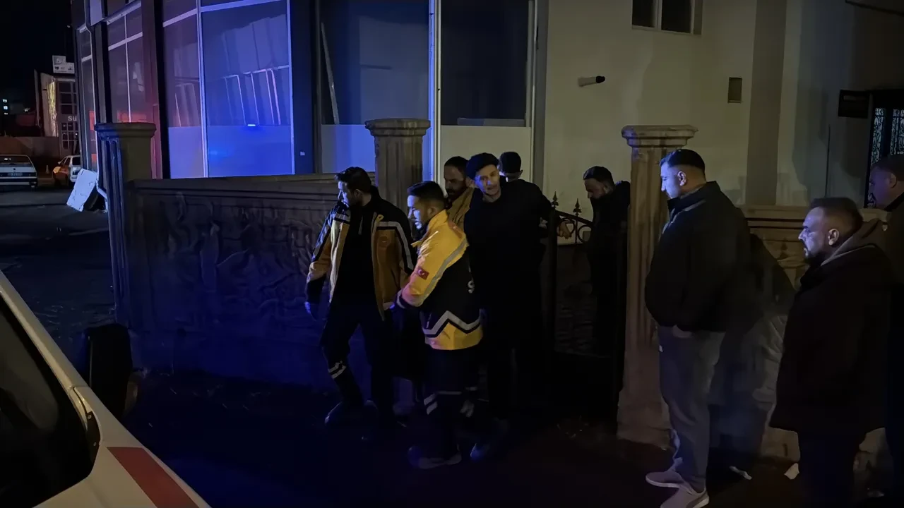 Sivasta Aile Ici Vahset Baba Ve Oglu Oldu Babaanne Yaralandi 3288309 202603152106 2