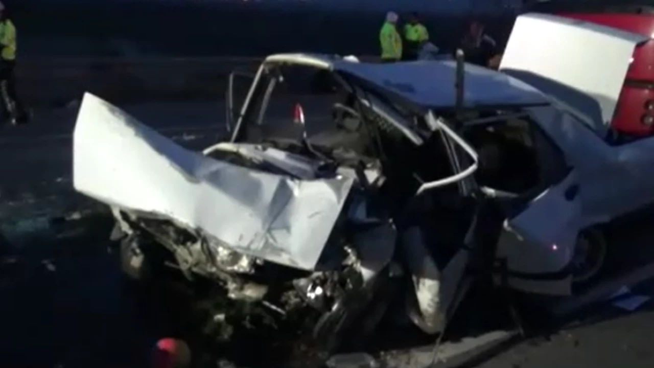 Zincirleme Kaza Olu Ve Agir Yaralilar Var Dvf8