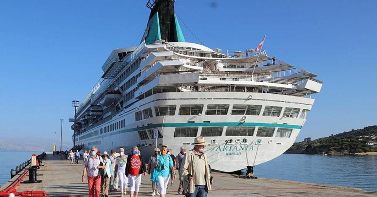 1200X627 Cesmede 3 Yil Aradan Sonra Ilk Kruvaziyer 77 Gemi Yaklasik 60 Bin Kisi Getirecek 1650794287371