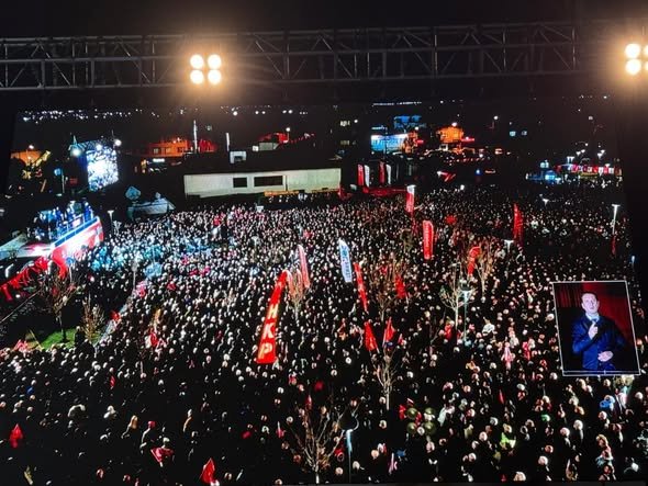 658950293 18149341879478100 5590600857274729094 N