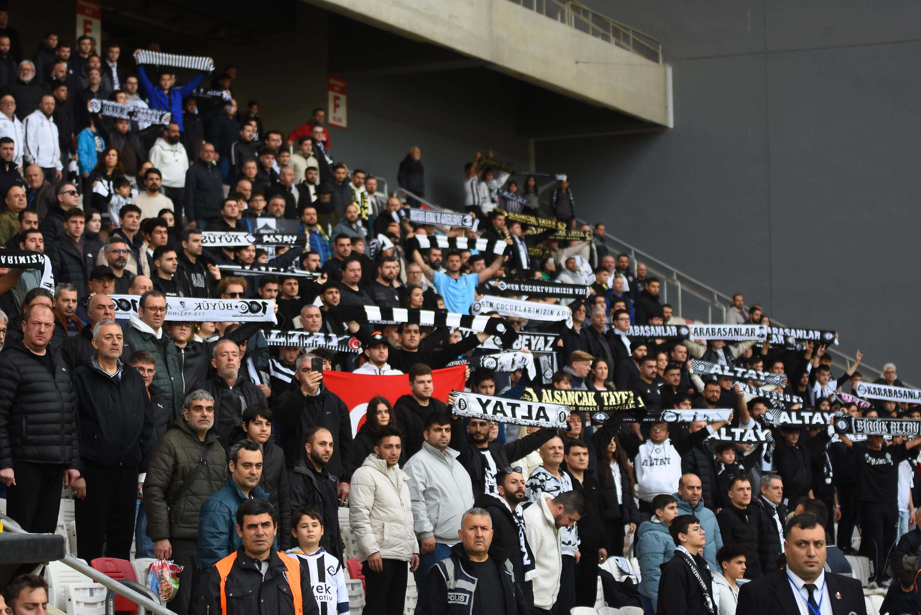 A L T A Y D E N I Z L I I D M A N Y U R D U F O T O G R A F L A R 1134190 336697