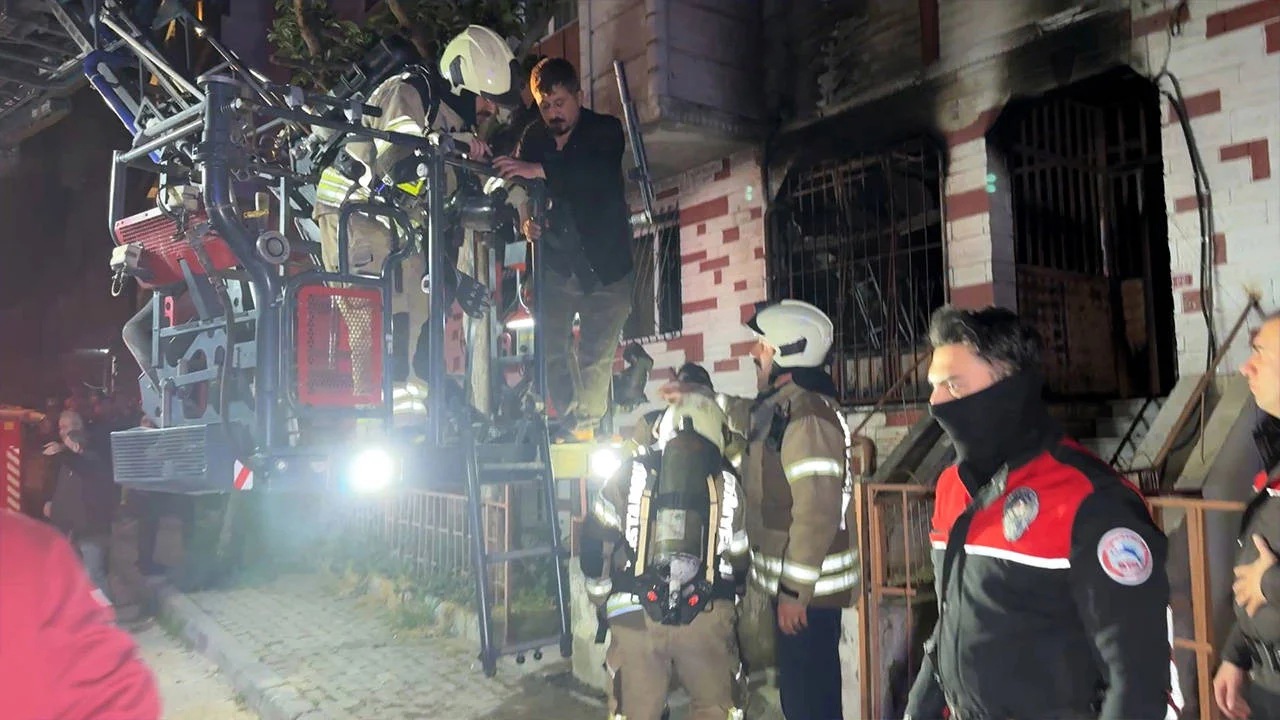 Apartmanda can pazarı; 20 kişi kurtarıldı