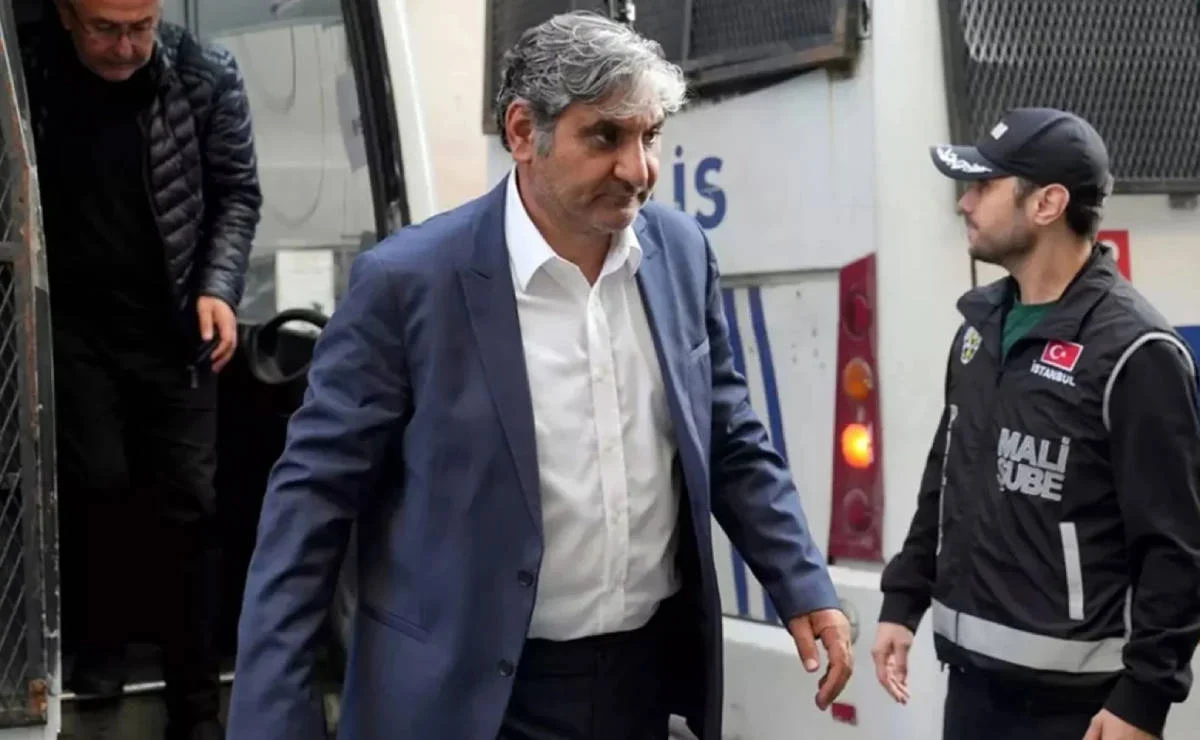 Aykut Erdogdu Silivri Yi Yazdi Tuvalet Tasti Karavanayi Temizlik Kovasinda Yikadi