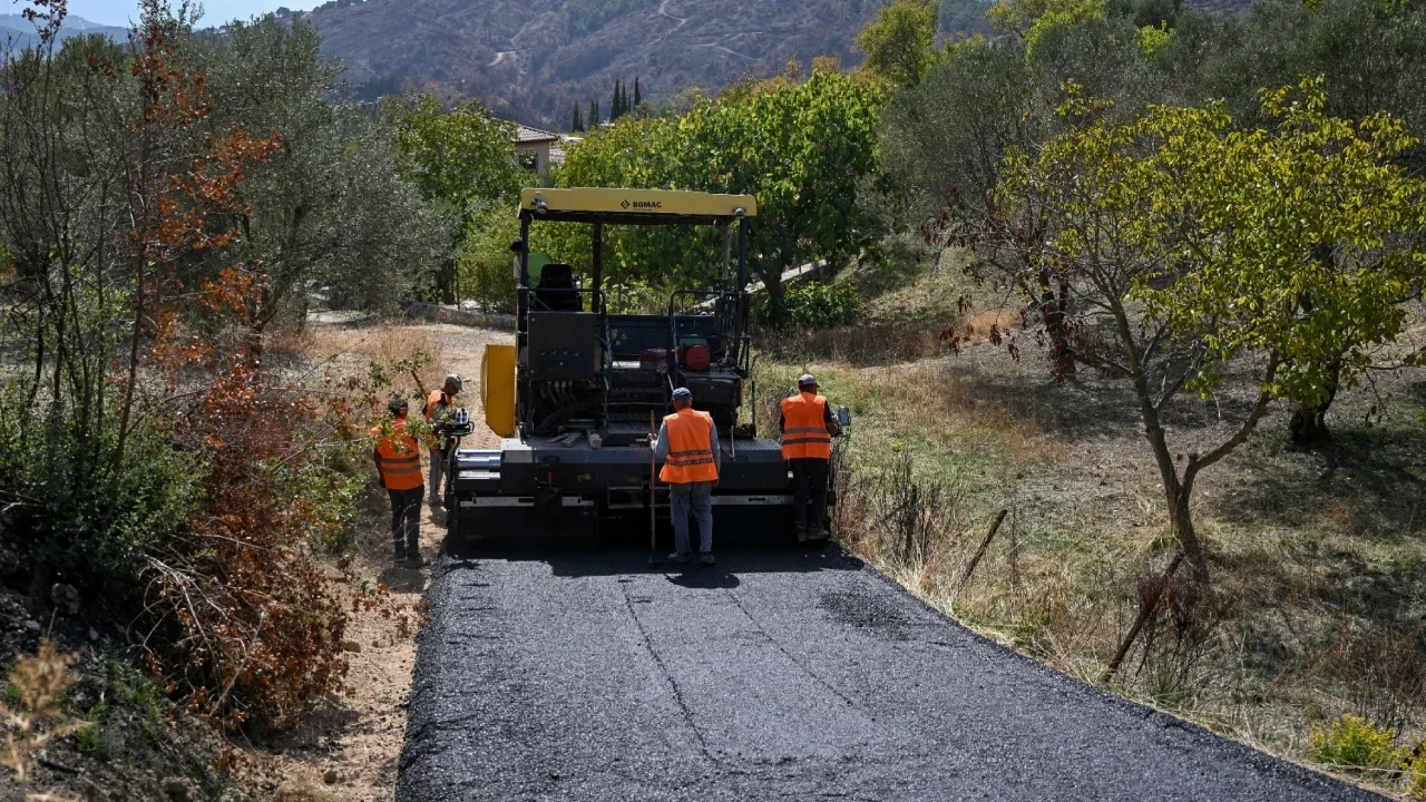 Baskan Eski Mahalle Ve Koylerimizde Yol Sorunu Kalmaya