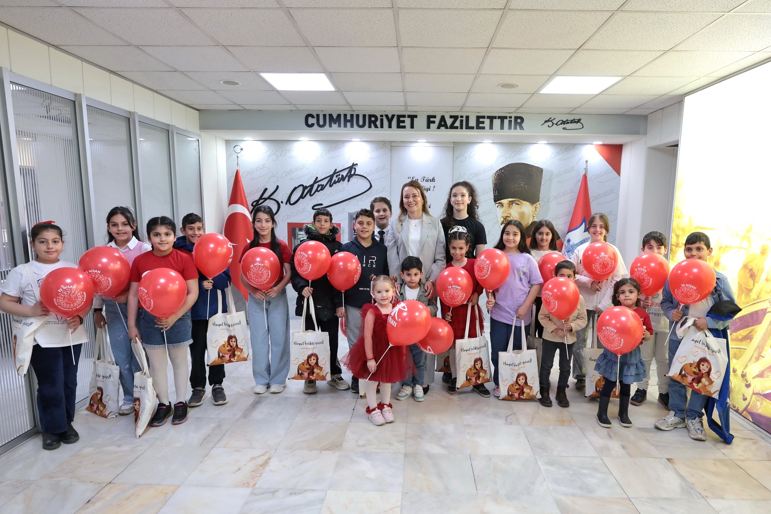 Başkan Mutlu Makamını Çocuklara Devretti (1)