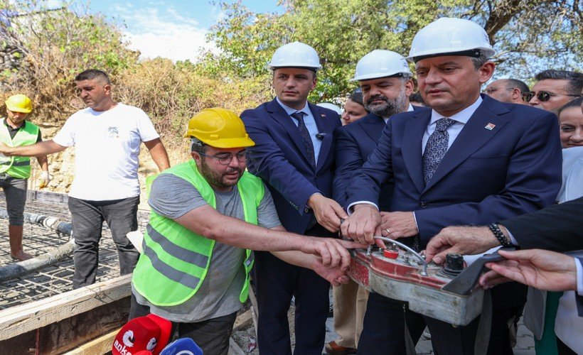 C H P Lideri Ozgur Ozel Izmir De Cami Temeli Atti 99403 342211 News Big