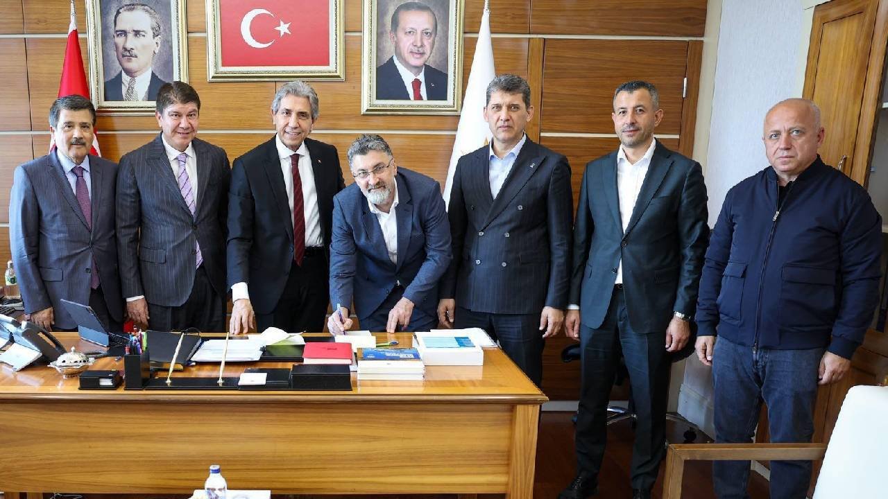 Chp Den Akp Ye Gecen Serik Beledie Baskani En Iyi Hizmeti Sunmak Amaciyla Yeni Bir Yol Yurumeye Karar Verdim