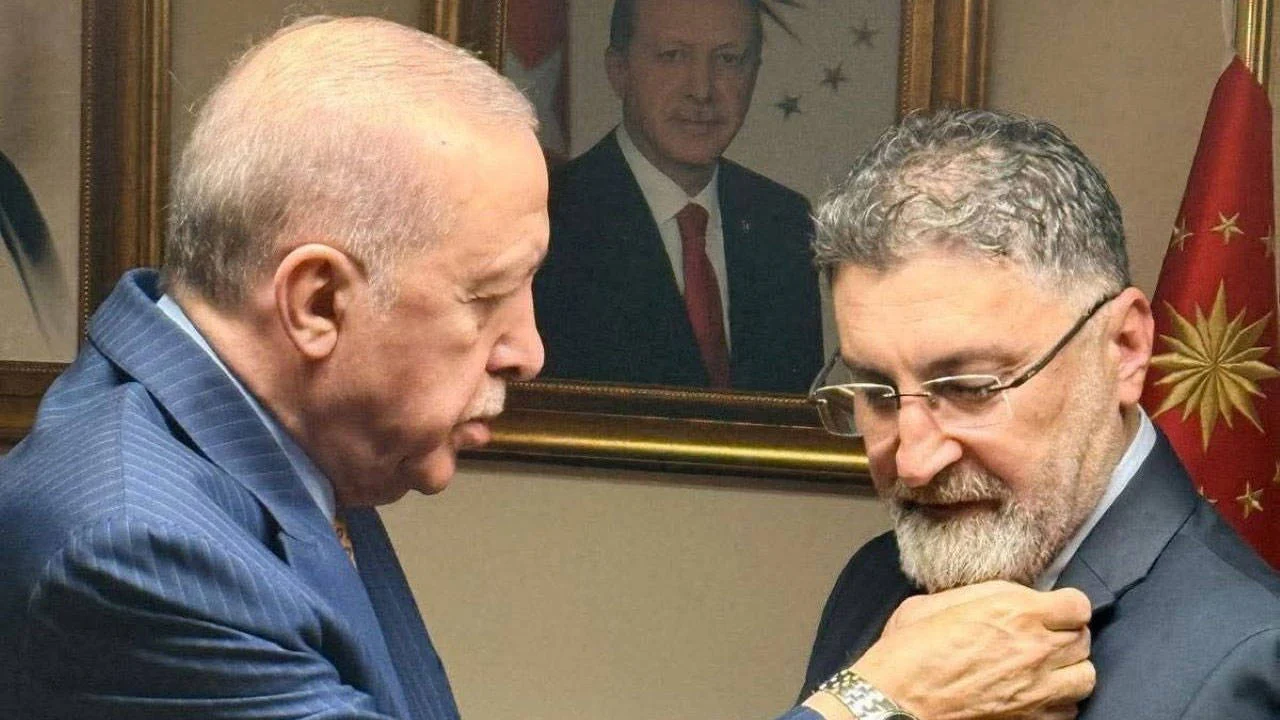 CHP'den istifa eden Serik belediye başkanı AKP'ye katıldı