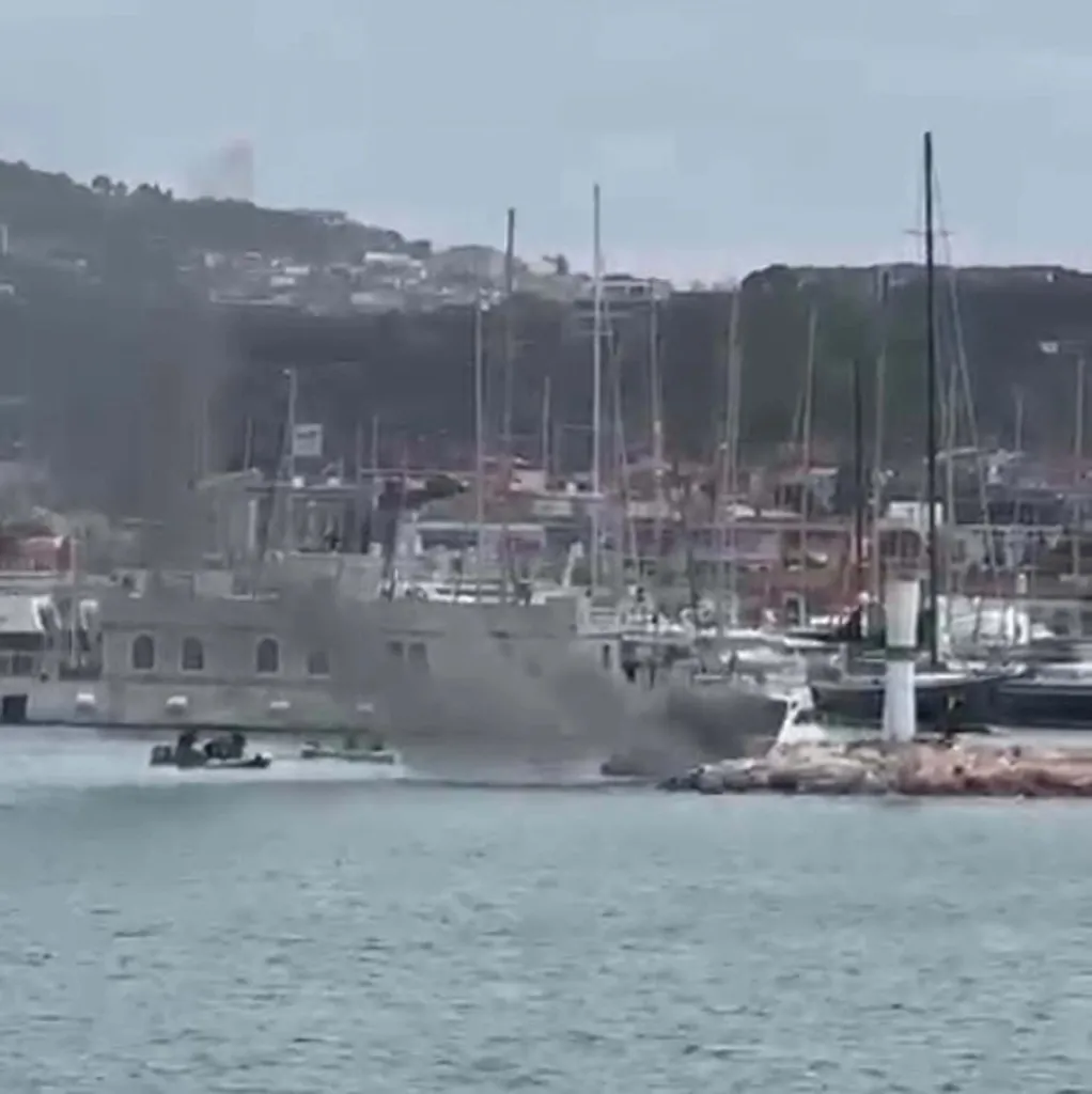 Dha 370023 Izmir Cesmede Motoryat Yangini Korkuttu 2 Scaled