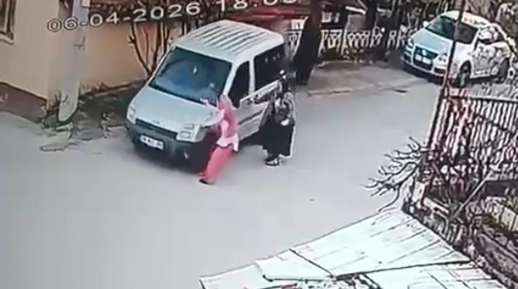 Esini Hem Darbetti Hem De Aracla Ezdi 5061776437045