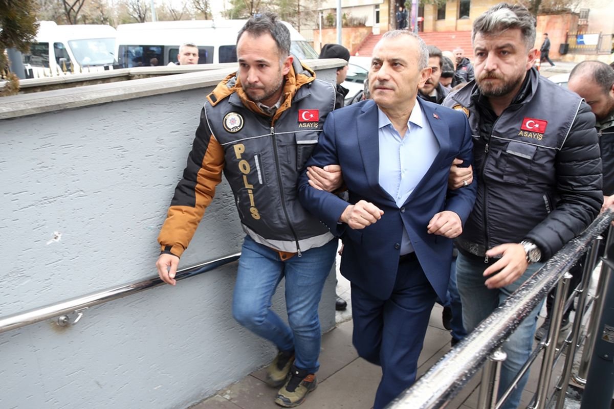 Eski Tunceli Valisi Tuncay Sonele Farkli Muamele 9765F7C340 Amp