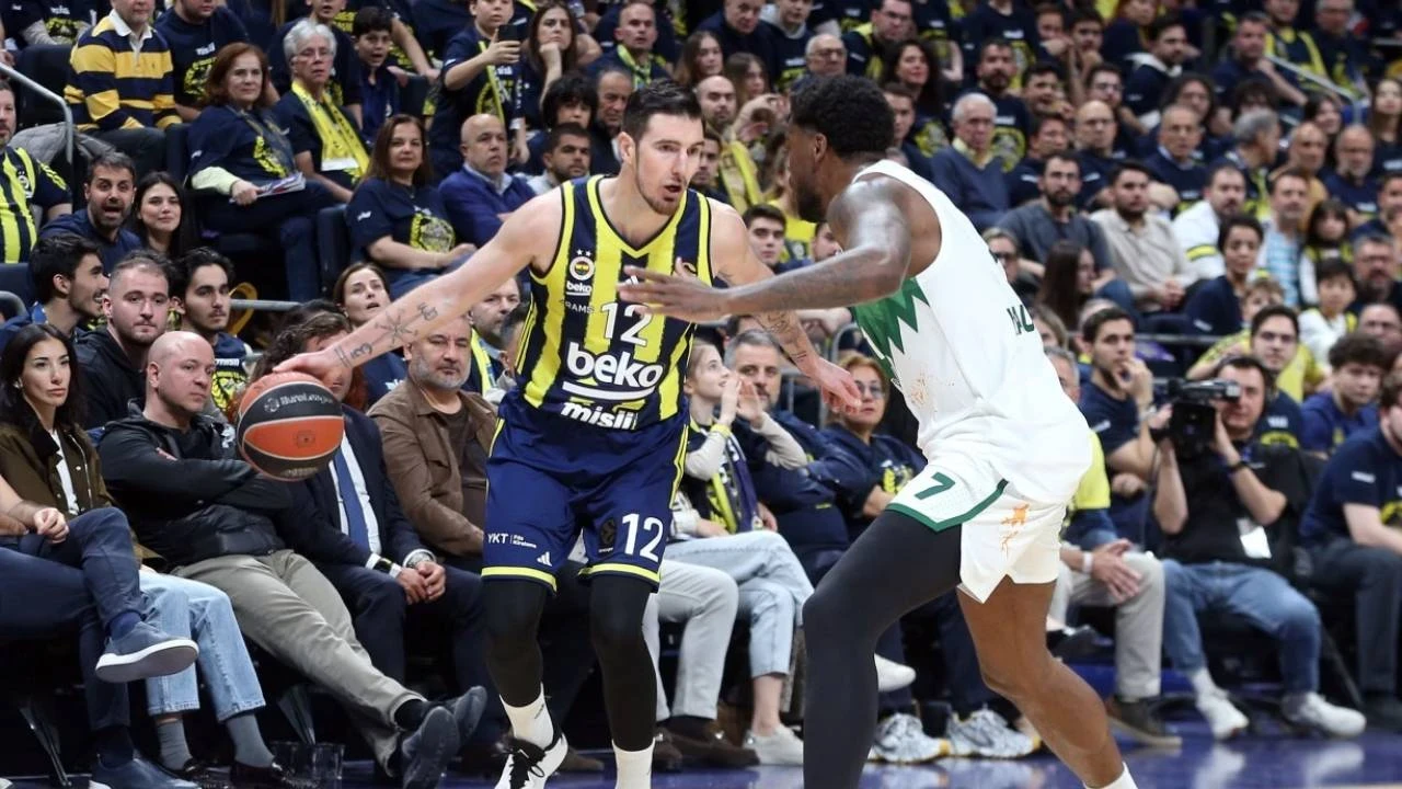 Fenerbahce Zalgirisi Hem Hucumda Hem Savunmada Devirdi Final Foura Kaldi 1 72Es