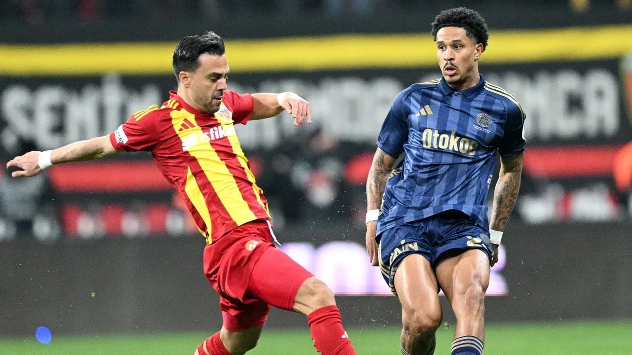 Fenerbahcede Buyuk Operasyon Yaprak Dokumu Basladi 17 Isim Ile Yollar Ayrilacak 3295744 202604211107 4