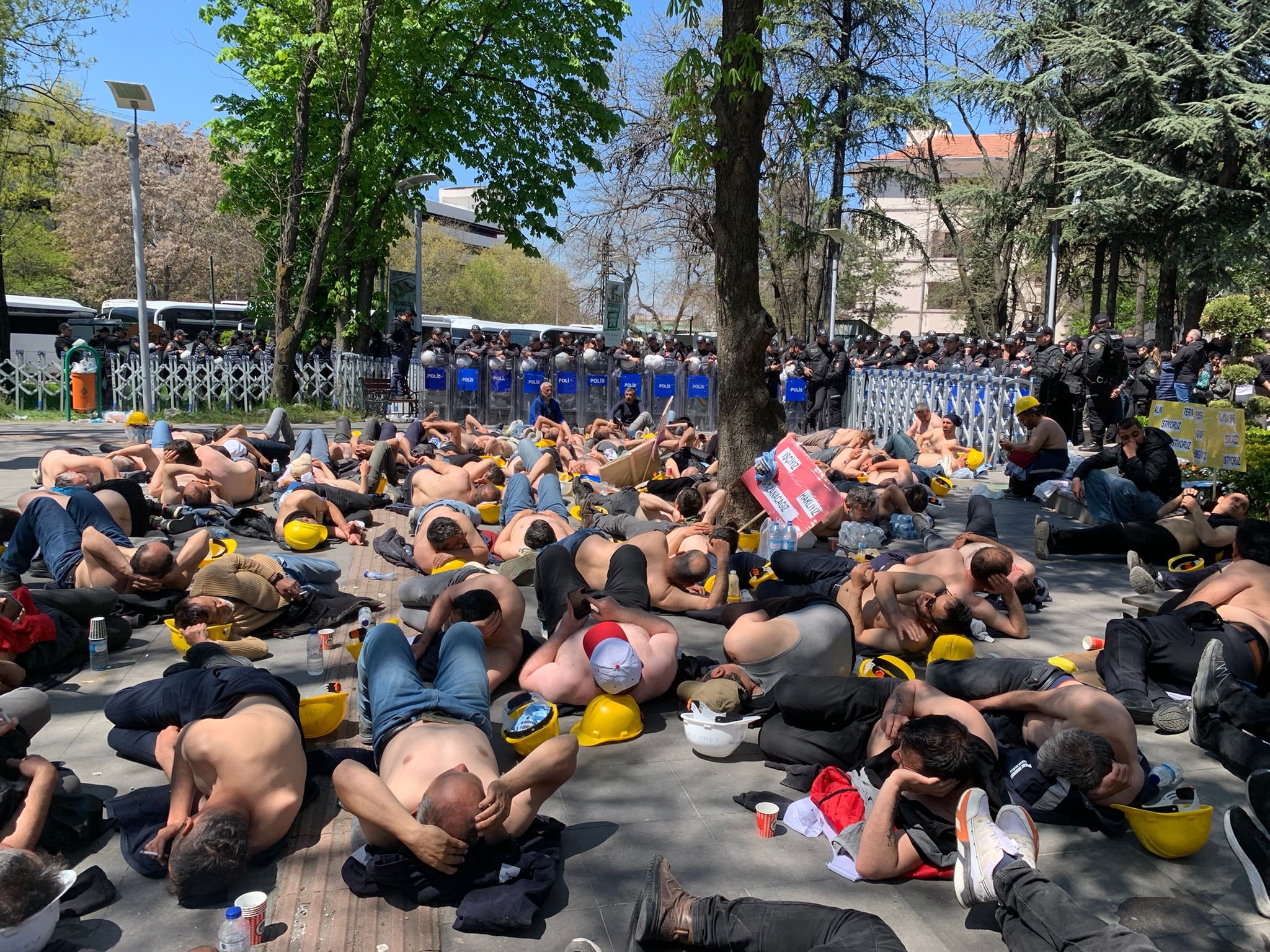 H Gq Udt C X M A A U Pcw