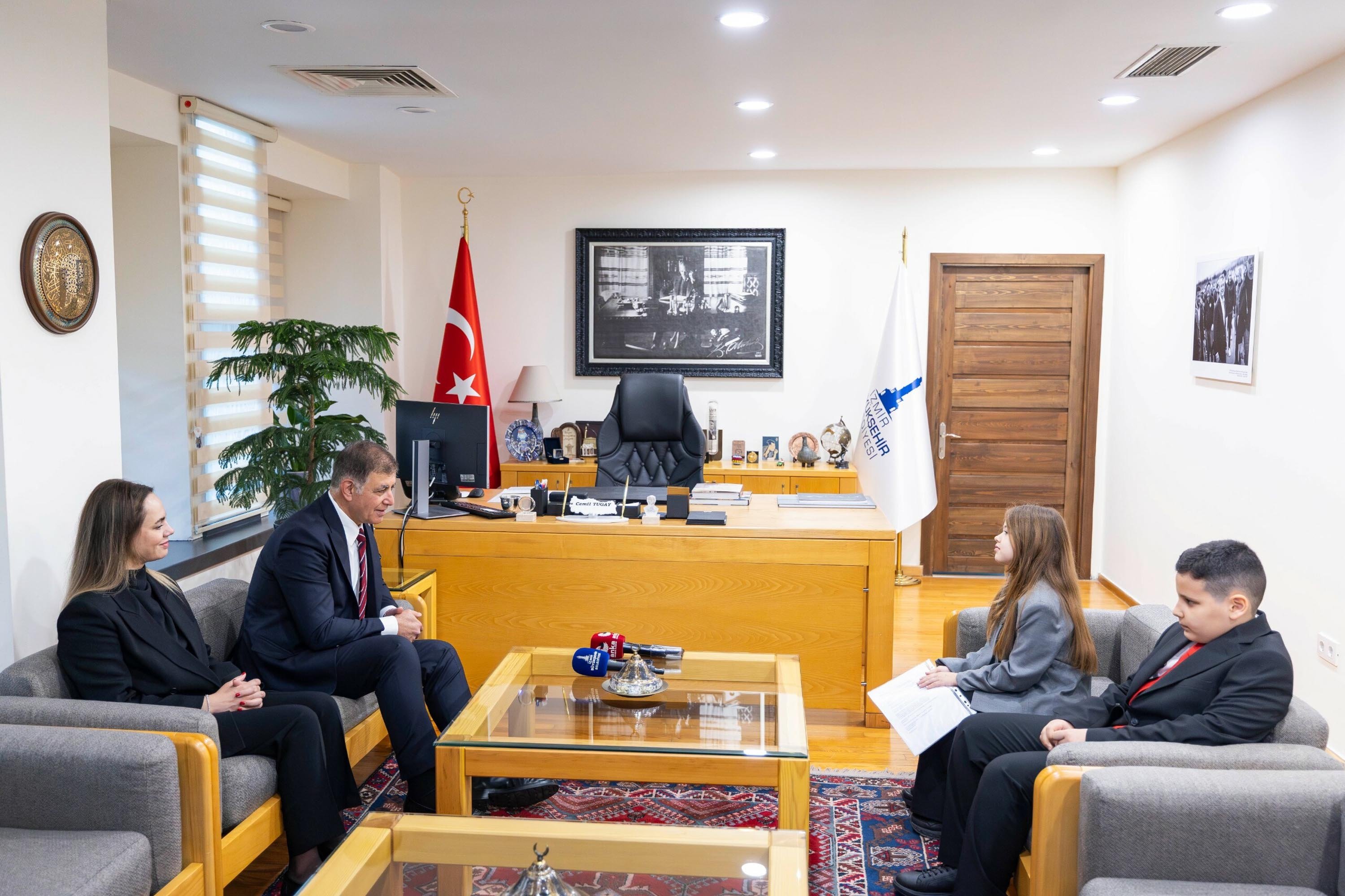 I Z M I R B U Y U K S E H I R D E 23 N I S A N’ D A B A S K A N L 1274486 379330