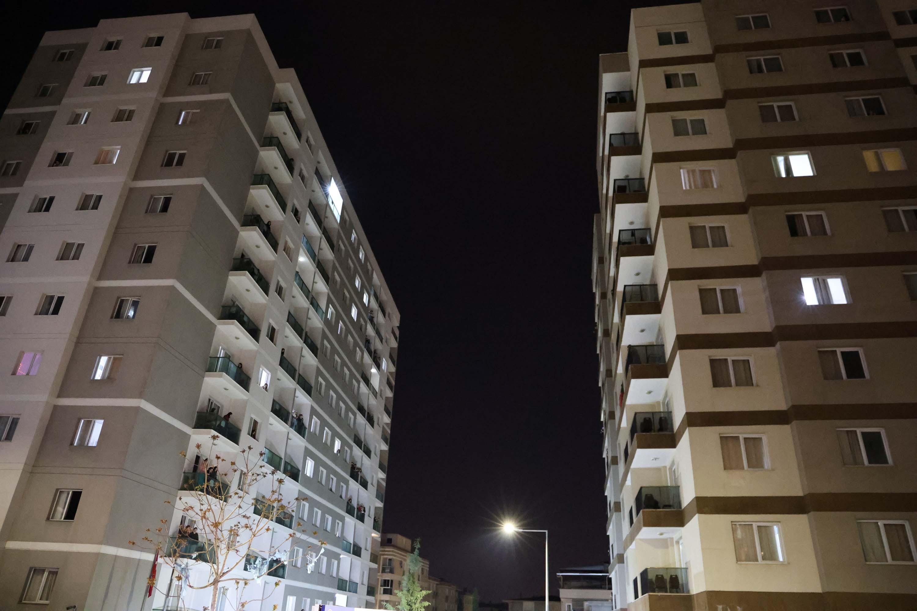 I Z M I R’ D E 28 O G R E N C I G I D A Z E H I R L E N M E S I S 1257845 374277