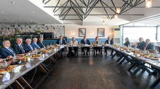 Izmirde Is Dunyasi Ve C H Pden Ekonomi Zirvesi 191996