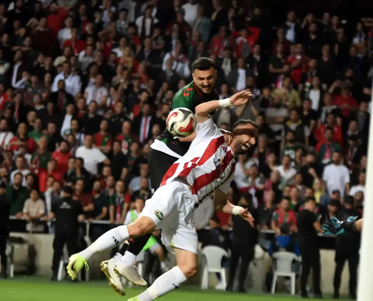 Karsiyaka Sk Ayvalik A Elendi Kaf Kaf A Evlat Darbesi 3