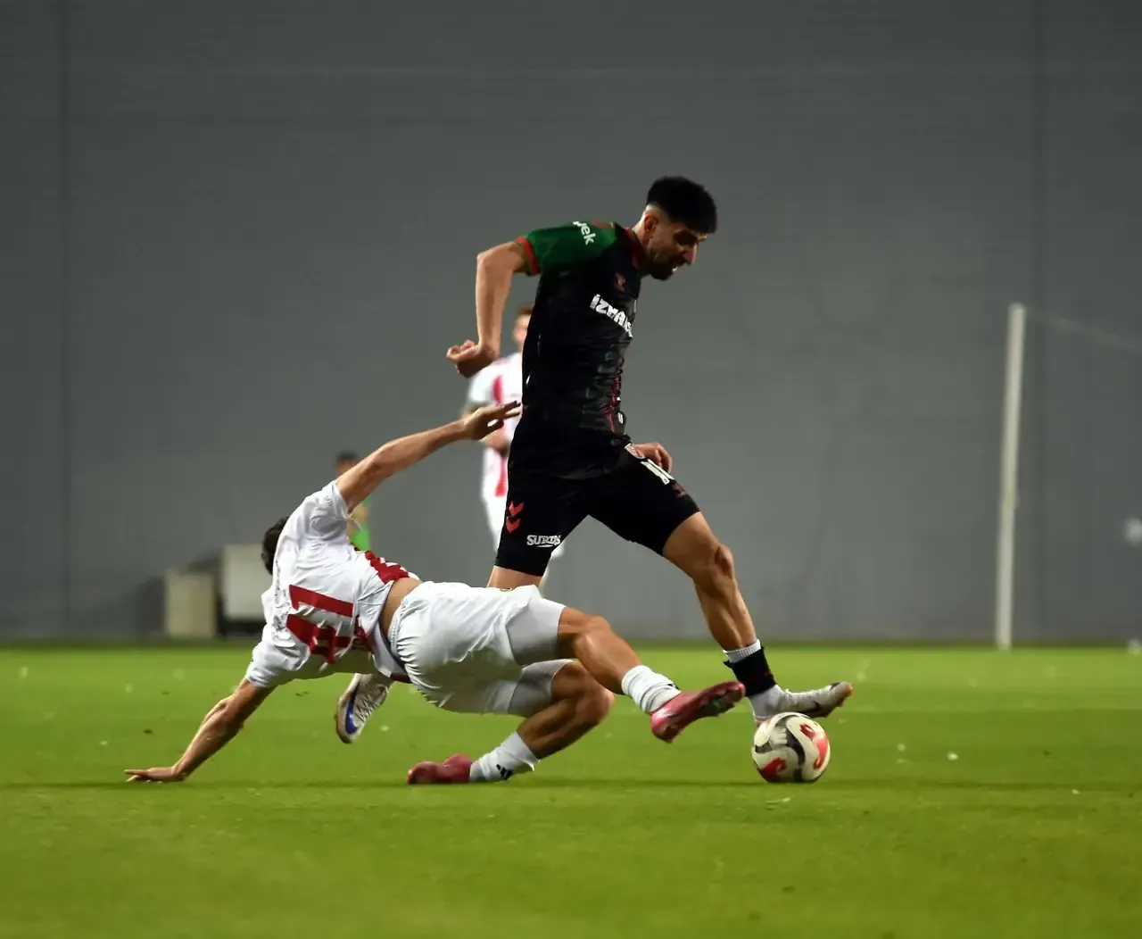 Karsiyaka Sk Ayvalik A Elendi Kaf Kaf A Evlat Darbesi 4